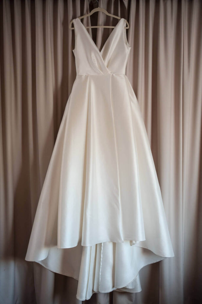 Hochzeitspaar beim gemeinsamen Getting Ready im Universum Hotel Bremen – Hochzeitsfotograf Tjark Cirak