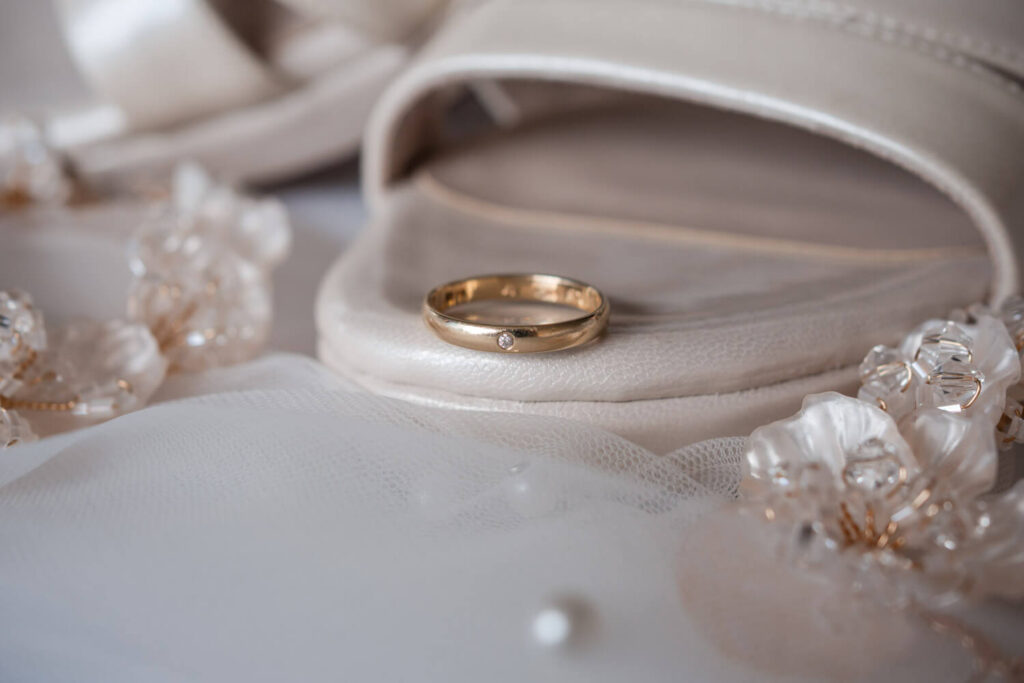 Hochzeitspaar beim gemeinsamen Getting Ready im Universum Hotel Bremen – Hochzeitsfotograf Tjark Cirak