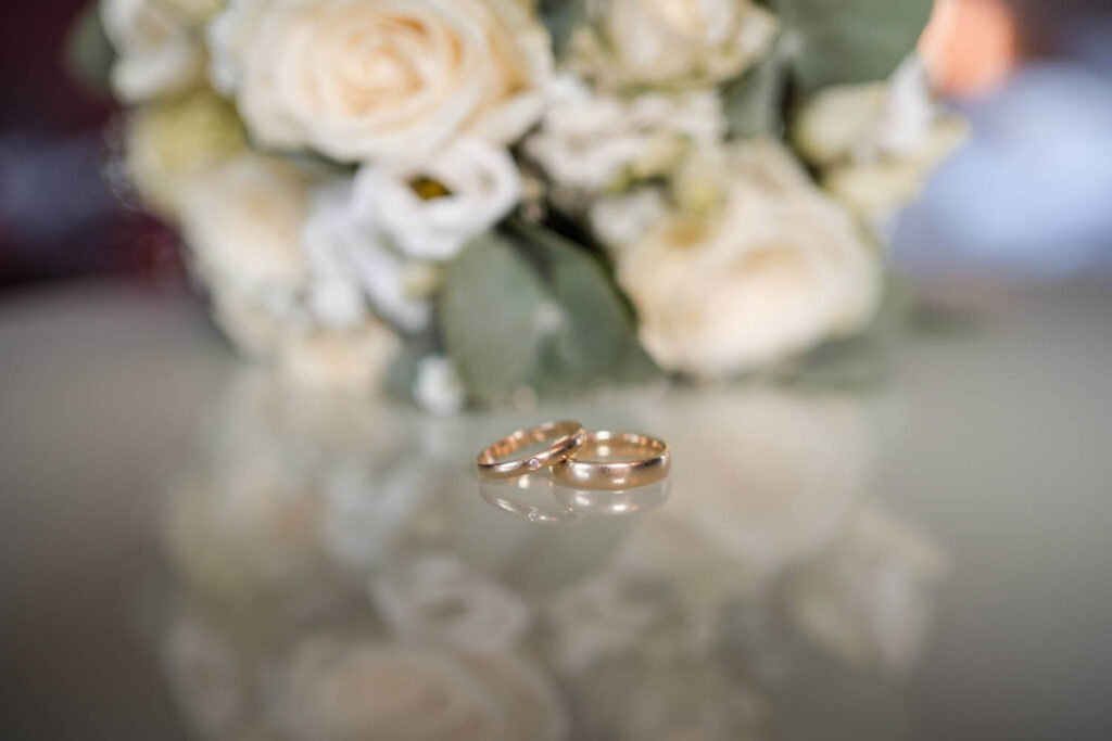 Hochzeitspaar beim gemeinsamen Getting Ready im Universum Hotel Bremen – Hochzeitsfotograf Tjark Cirak