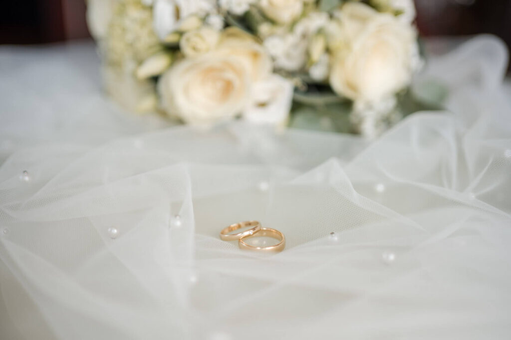 Hochzeitspaar beim gemeinsamen Getting Ready im Universum Hotel Bremen – Hochzeitsfotograf Tjark Cirak