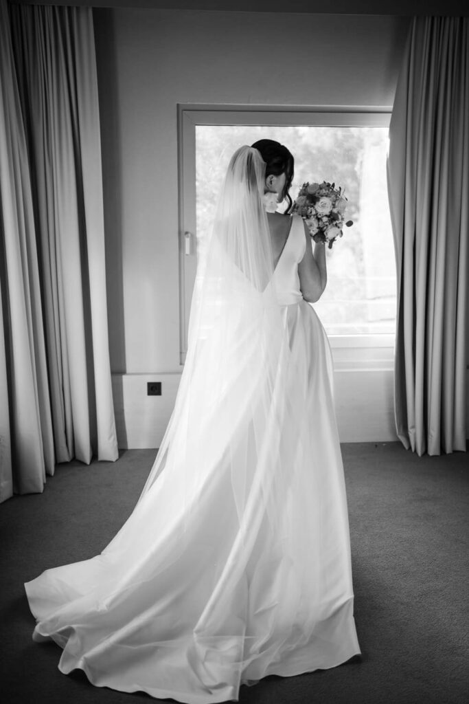 Hochzeitspaar beim gemeinsamen Getting Ready im Universum Hotel Bremen – Hochzeitsfotograf Tjark Cirak