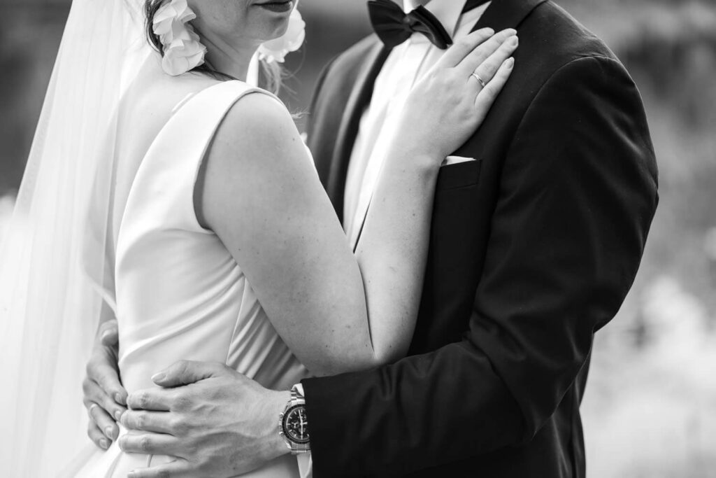 Brautpaar beim Hochzeitsshooting im Bürgerpark Bremen – emotionale Hochzeitsfotografie